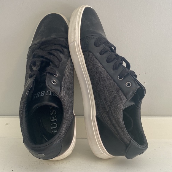 Guess GM Torence Men Sneakers Size 7 Fashion 2 Tone Lace Up Casual Black Grey - Picture 3 of 7